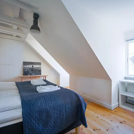 Sanders Central - Dreamy Three-bedroom In The Middle Of It All Apartment