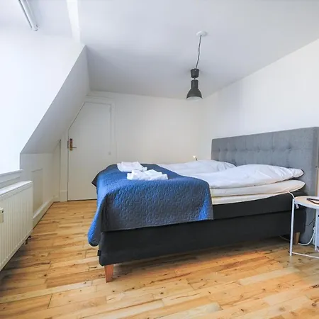 Sanders Central - Dreamy Three-bedroom In The Middle Of It All Apartment