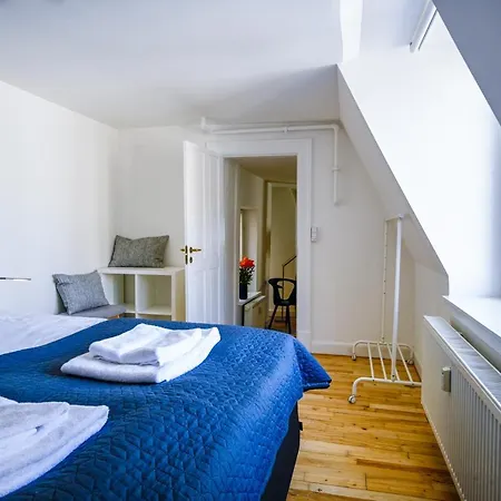 Sanders Central - Dreamy Three-bedroom In The Middle Of It All Apartment *